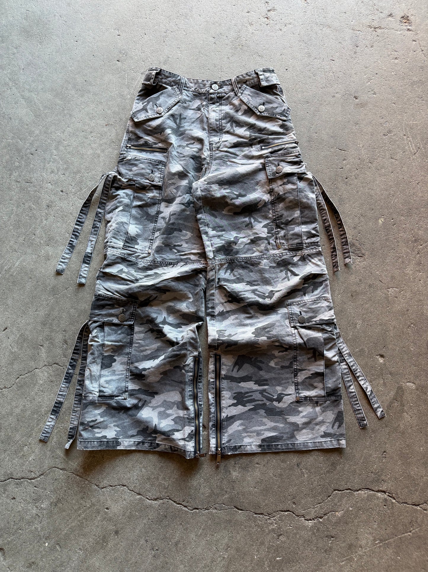 RECON SNOW CAMO PANTS DEFECT (30)