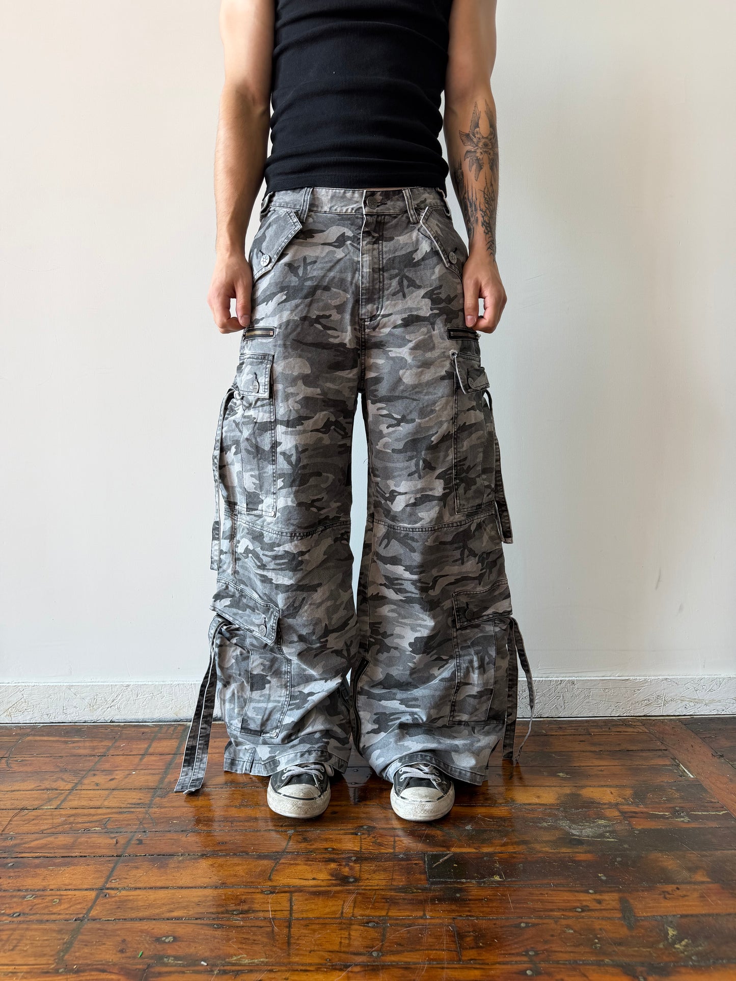 RECON SNOW CAMO PANTS DEFECT (30)