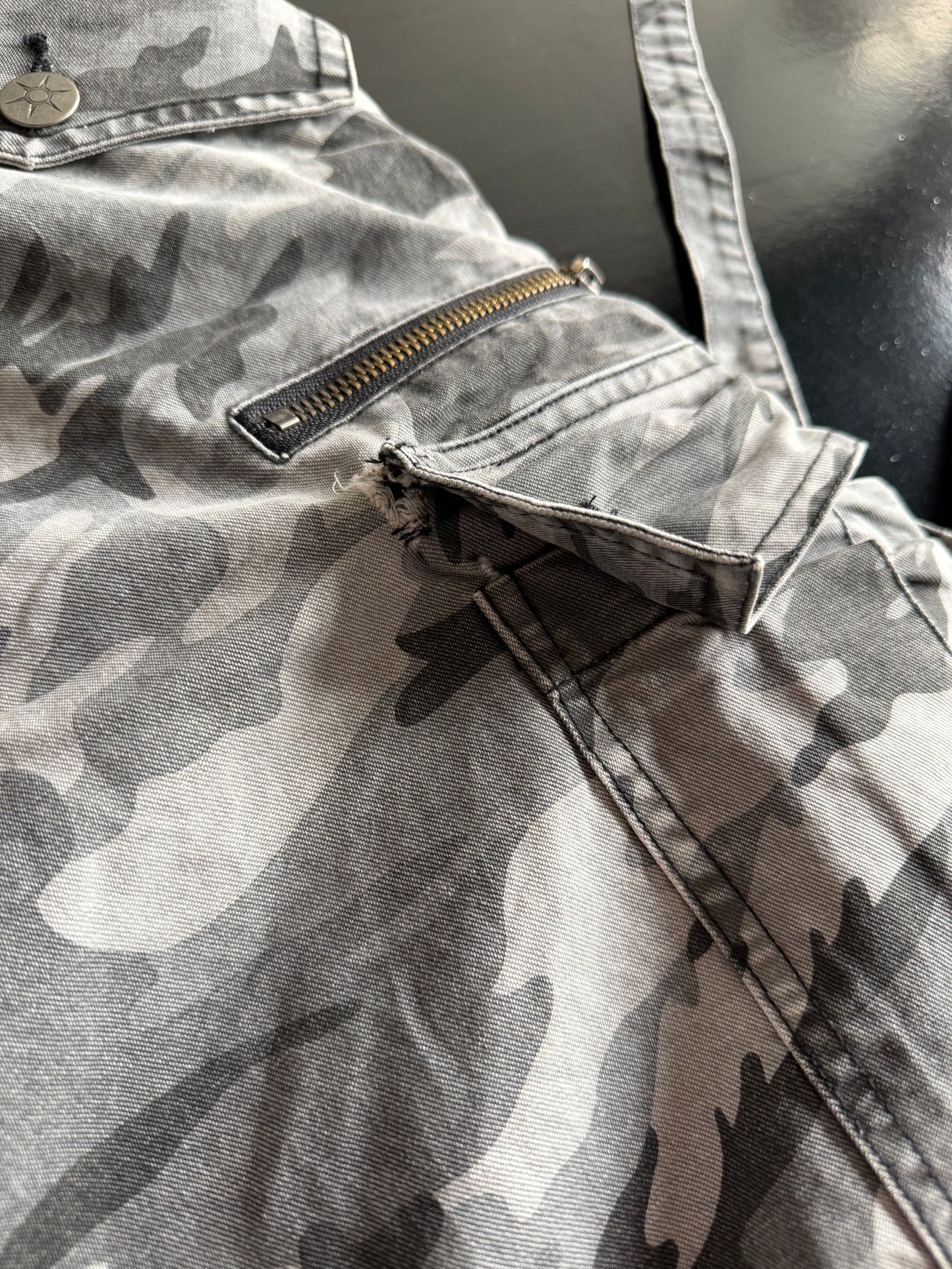 RECON SNOW CAMO PANTS DEFECT (30)
